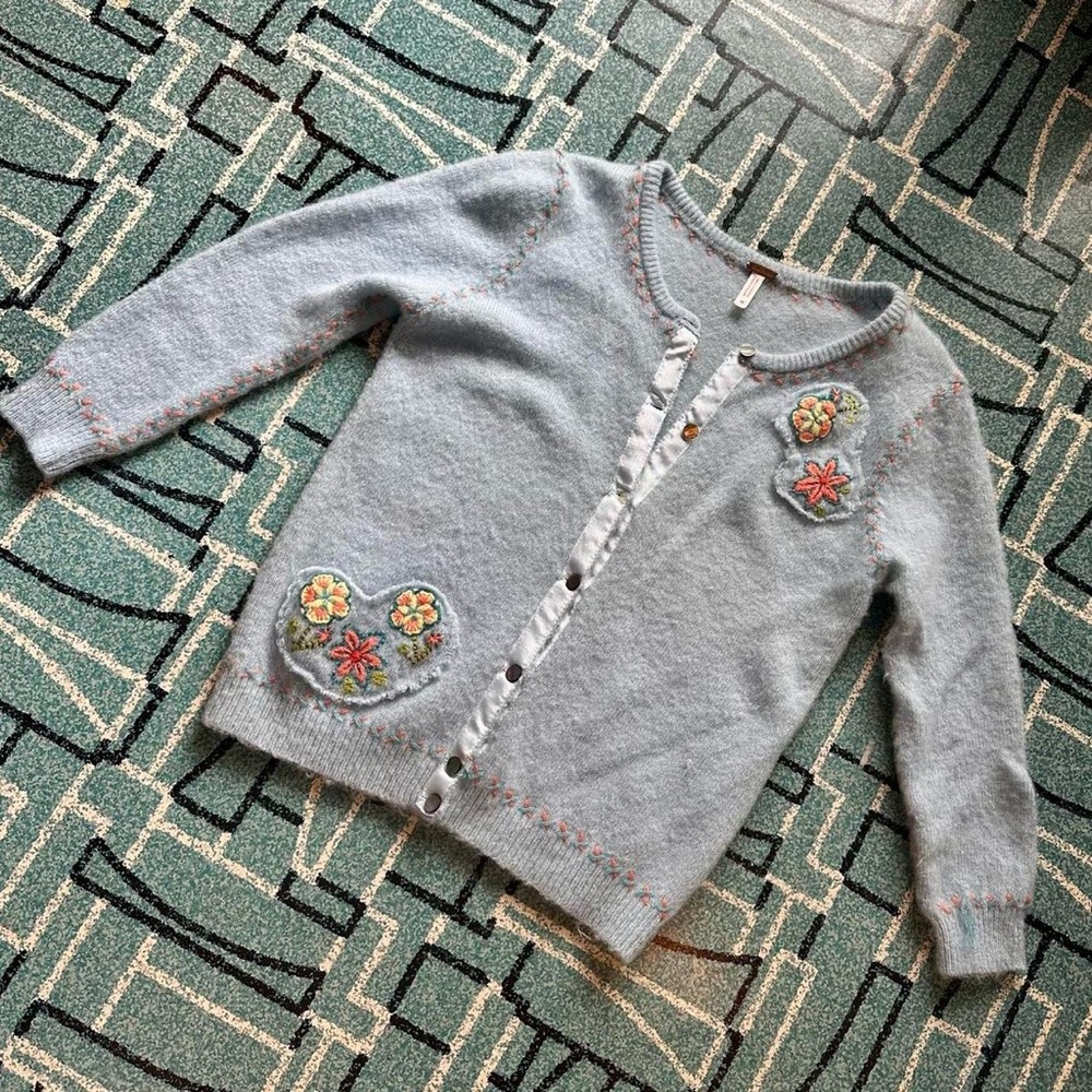 Vintage Free People Wool Blend
Pastel Blue Flower Cardigan